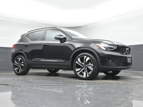 Used 2023 Volvo XC40 B5 Plus w/ Protection Package Premier AWD/4WD image 10