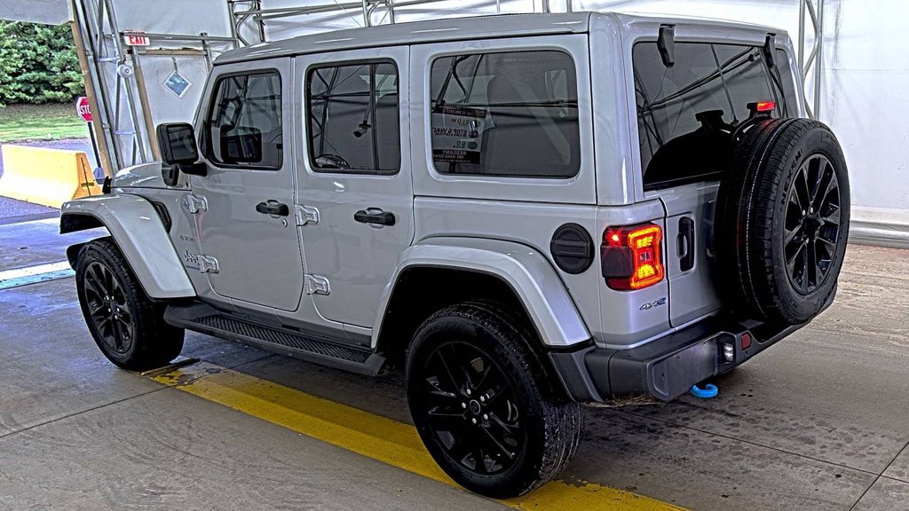 Used 2024 Jeep Wrangler Unlimited Sahara w/ Technology Group AWD/4WD image 4