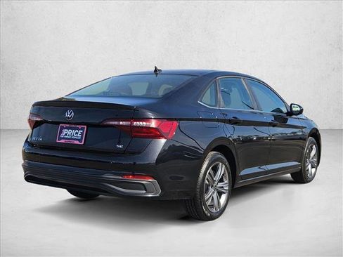 Used 2024 Volkswagen Jetta SE FWD image 5