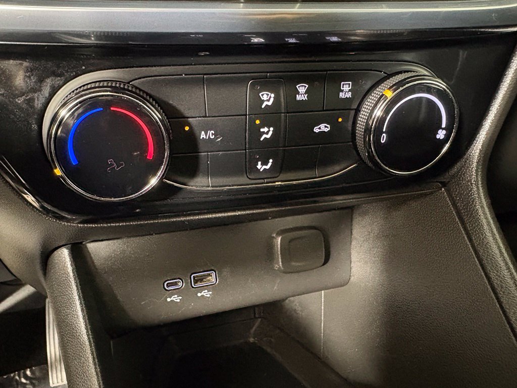 Used 2024 Buick Encore GX Sport Touring FWD image 31