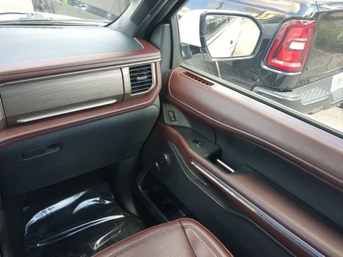 Used 2024 Ford Expedition Limited image 17