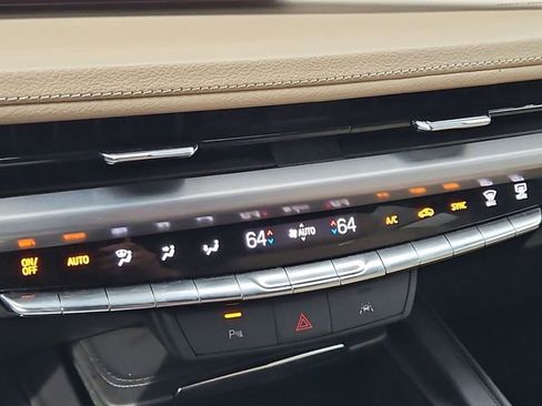 Certified 2025 Cadillac XT4 Premium Luxury image 18