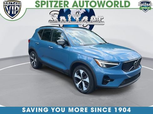 Used 2023 Volvo XC40 B5 Plus w/ Driver Assist Package AWD/4WD image 2