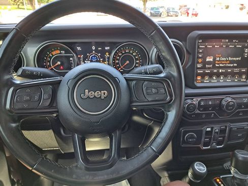 Used 2022 Jeep Gladiator Sport AWD/4WD image 6