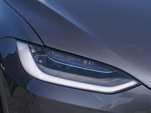 Used 2022 Tesla Model X Plaid image 4