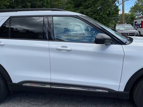 Used 2025 Ford Explorer Active AWD/4WD image 11