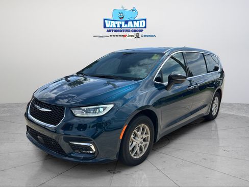 Used 2025 Chrysler Pacifica Select FWD image 20