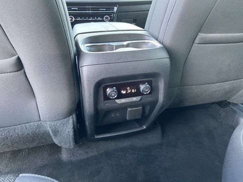 Used 2024 Chevrolet Traverse LT FWD image 48