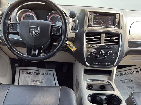 Used 2019 Dodge Grand Caravan SXT FWD image 7