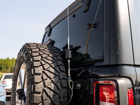 Used 2021 Jeep Wrangler Unlimited Sahara AWD/4WD image 15