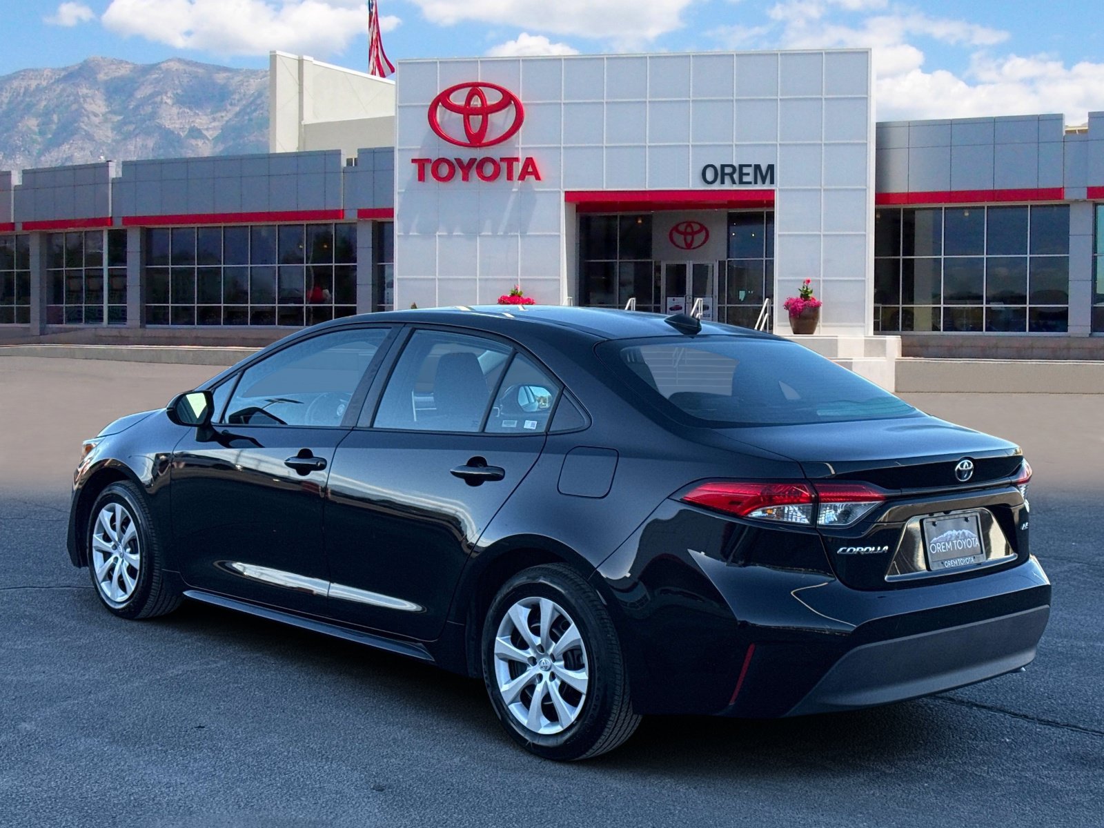 Used 2026 Toyota Corolla LE FWD image 4