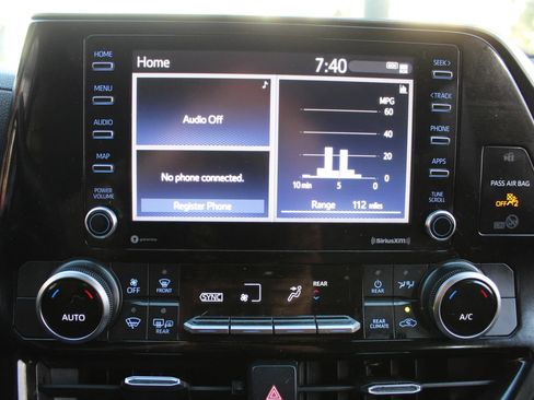 Used 2021 Toyota Highlander L FWD image 21