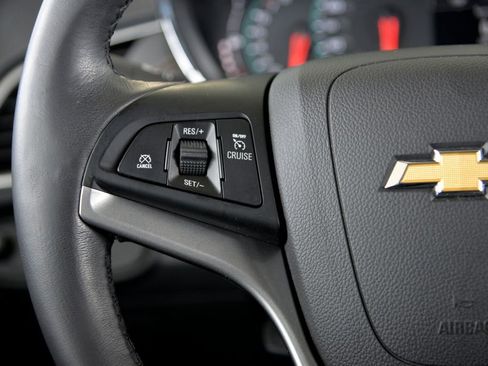 Used 2022 Chevrolet Trax LT w/ LT Convenience Package image 22