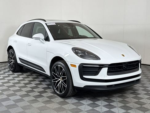 Certified 2026 Porsche Macan AWD/4WD image 8