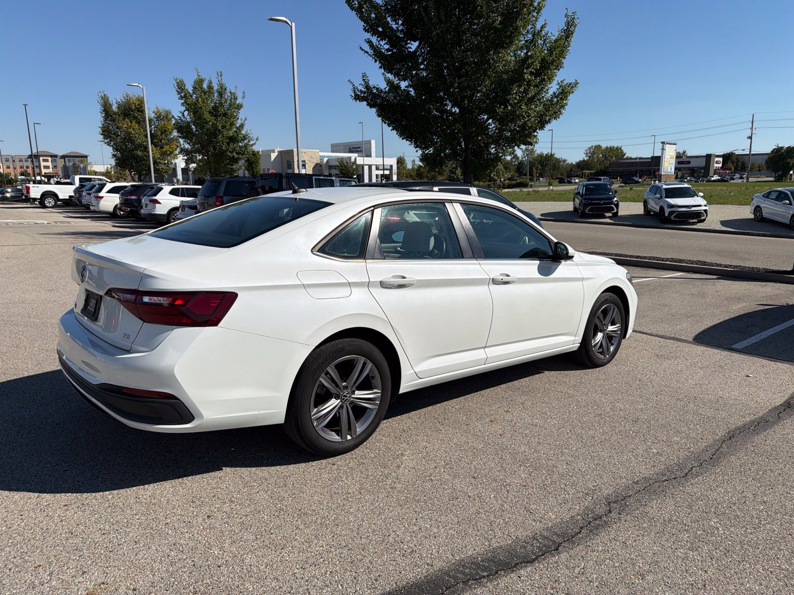 Used 2023 Volkswagen Jetta SE w/ Panoramic Sunroof Package FWD image 12