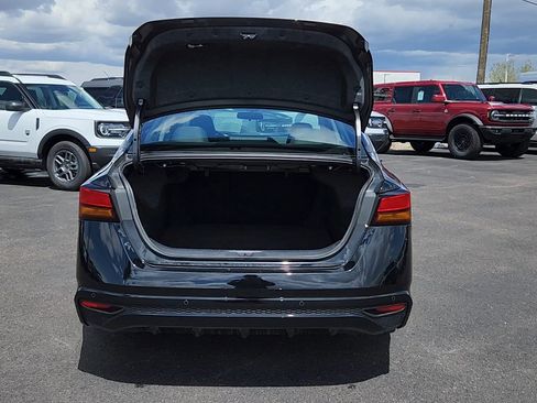 Used 2025 Nissan Altima 2.5 SV FWD image 18