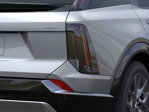 New 2025 Cadillac Optiq Luxury 2 image 11