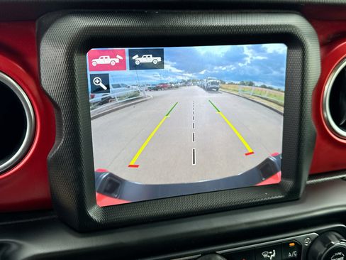 Used 2021 Jeep Gladiator Rubicon AWD/4WD image 17