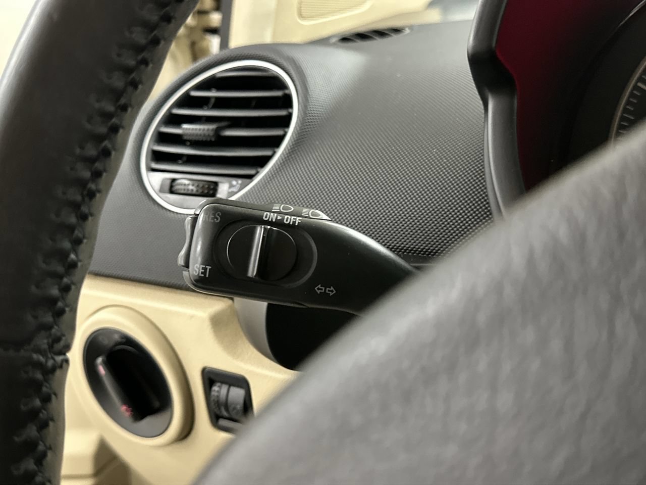 Used 2009 Volkswagen Beetle S FWD image 36