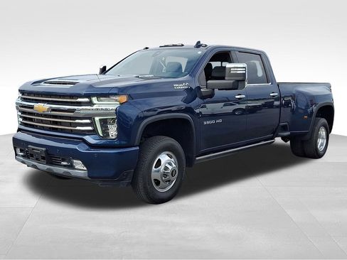 Used 2023 Chevrolet Silverado 3500 High Country w/ Technology Package image 3