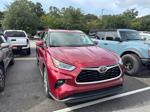 Used 2020 Toyota Highlander Limited AWD/4WD image 3