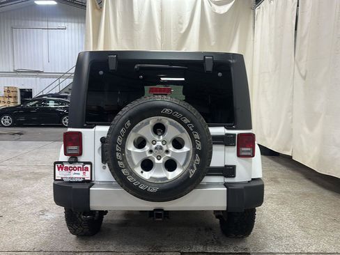 Used 2015 Jeep Wrangler Unlimited Sahara w/ Connectivity Group AWD/4WD image 4