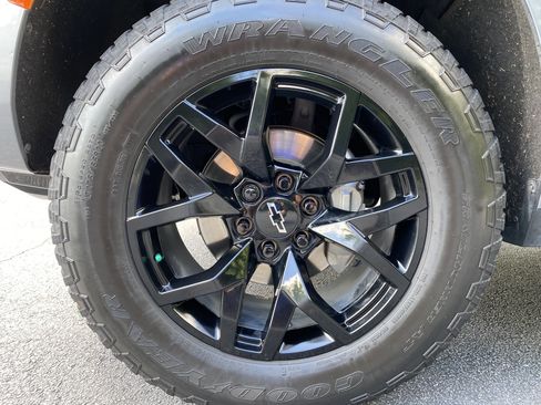 Used 2022 Chevrolet Tahoe Z71 w/ Luxury Package AWD/4WD image 46