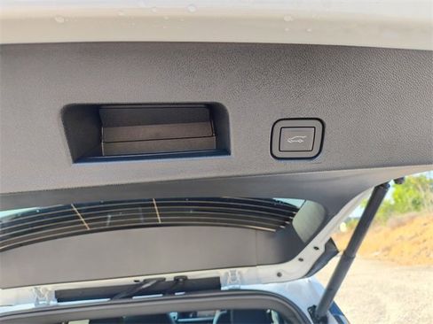 New 2026 Chevrolet Traverse LT w/ Enhanced Driving Package image 16