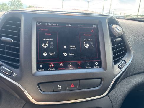 Used 2020 Jeep Cherokee Trailhawk w/ Comfort/Convenience Group AWD/4WD image 28