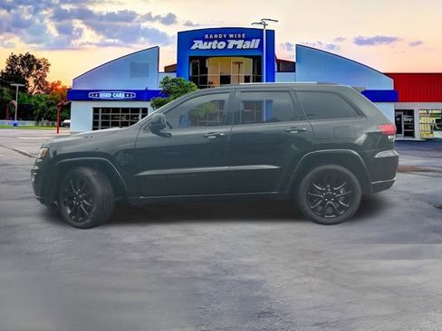 Used 2020 Jeep Grand Cherokee Altitude AWD/4WD image 3