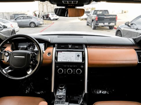 Used 2020 Land Rover Discovery HSE Luxury image 14