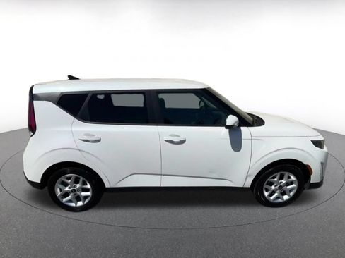 Used 2025 Kia Soul LX w/ LX Technology Package FWD image 13