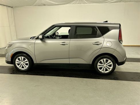Certified 2023 Kia Soul LX image 6