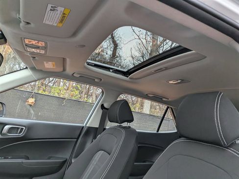 Certified 2024 Hyundai Venue SEL image 23