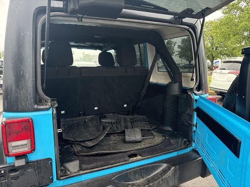 Used 2018 Jeep Wrangler Unlimited Sport w/ Connectivity Group AWD/4WD image 8