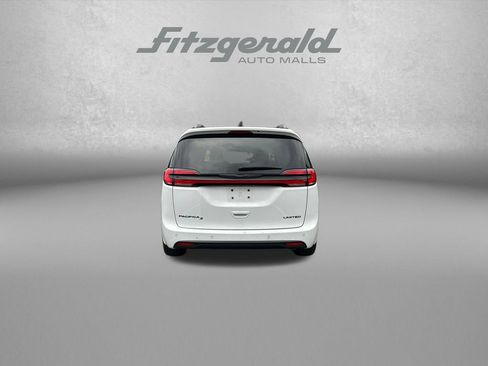 Used 2025 Chrysler Pacifica Limited FWD image 7