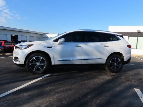 Used 2020 Buick Enclave Essence w/ Sport Touring Edition image 3