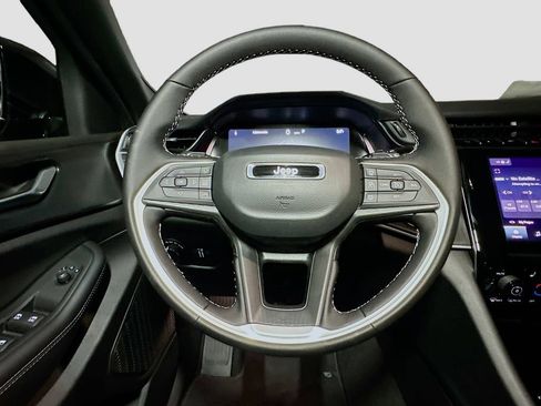 New 2025 Jeep Grand Cherokee Altitude AWD/4WD image 8