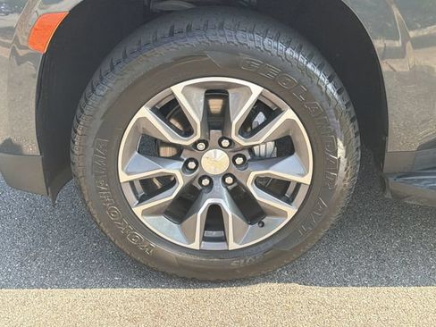 Used 2021 Chevrolet Tahoe LT w/ LT Signature Package AWD/4WD image 13