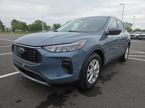 Used 2023 Ford Escape Active w/ Cold Weather Package FWD image 2
