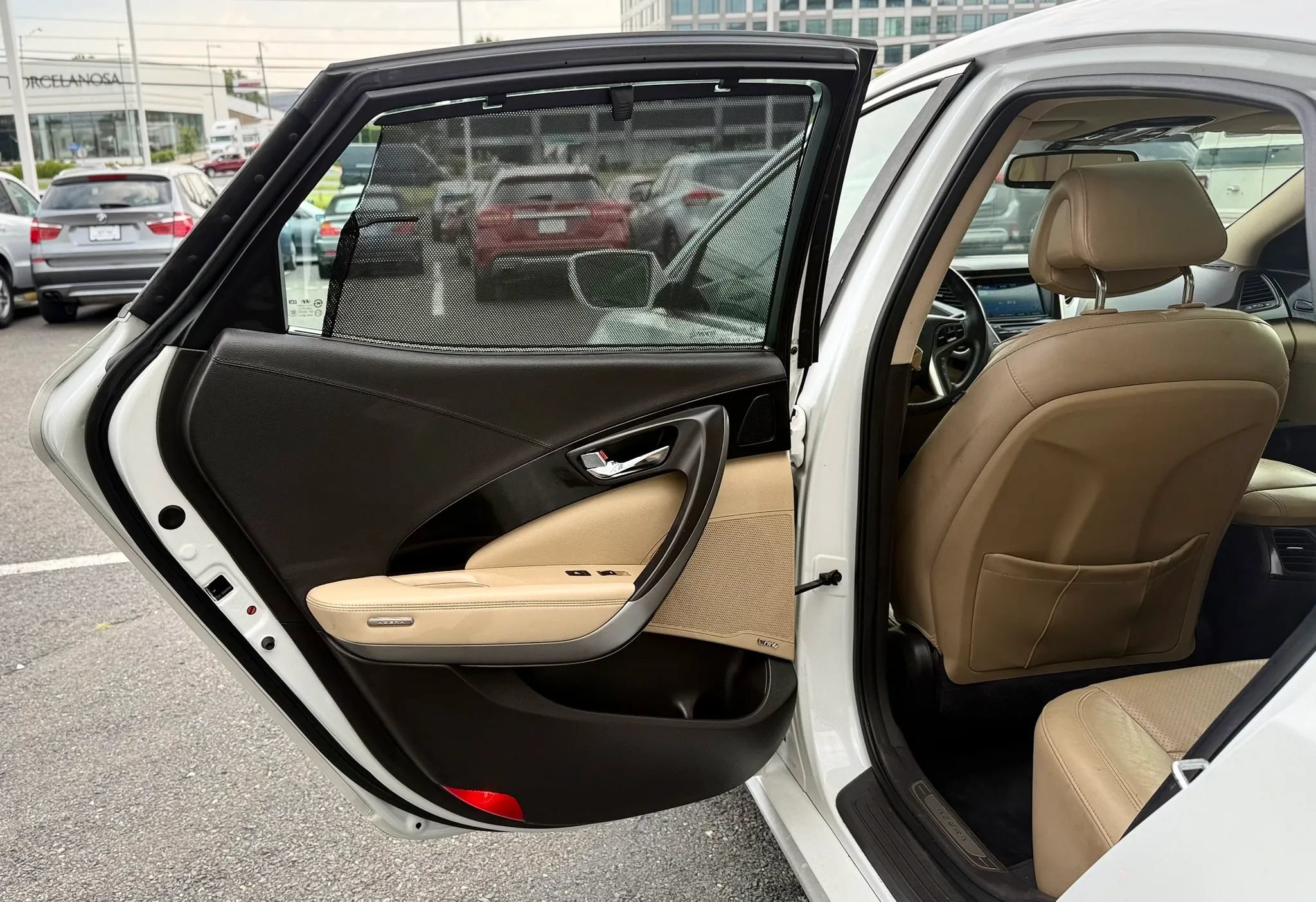 Used 2013 Hyundai Azera w/ Technology Pkg FWD image 29