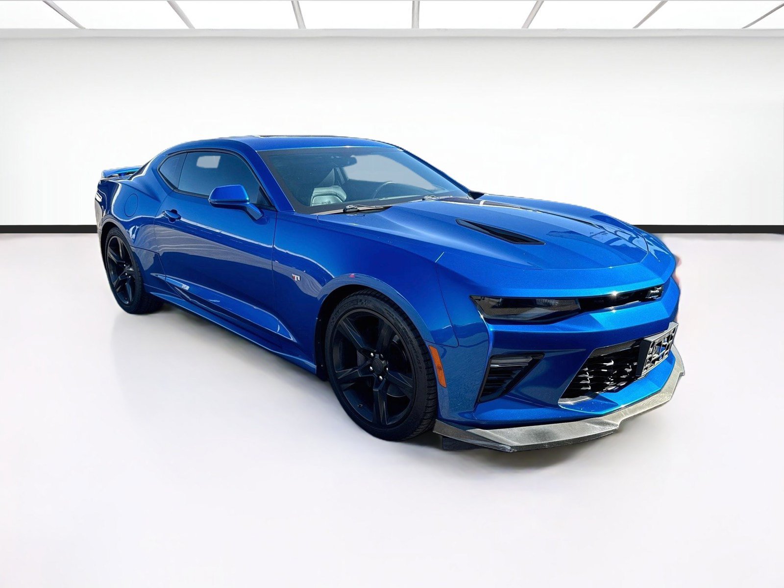 Used 2016 Chevrolet Camaro SS RWD image 3