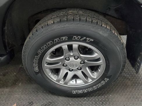 Used 2005 Toyota Sequoia SR5 image 23