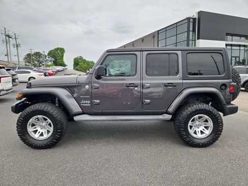 Used 2018 Jeep Wrangler Unlimited Sahara w/ Cold Weather Group AWD/4WD image 9