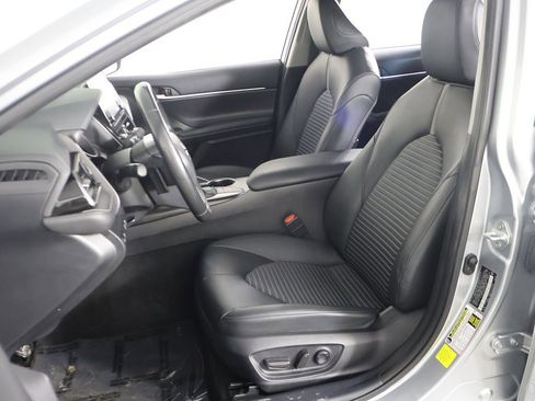 Used 2024 Toyota Camry SE image 26