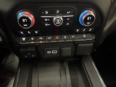 Certified 2021 GMC Sierra 2500 AT4 w/ AT4 Premium Plus Package image 20