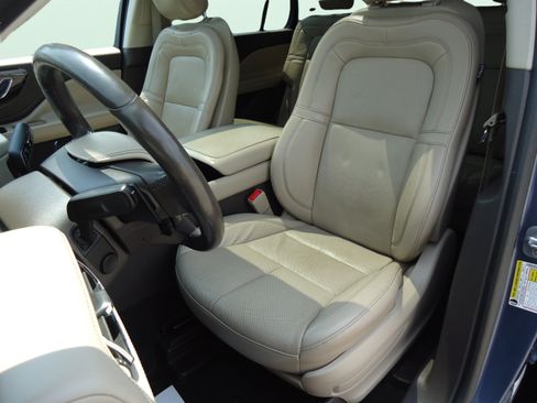 Used 2021 Lincoln Aviator Grand Touring w/ Elements Package Plus AWD/4WD image 25