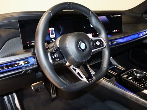 Used 2023 BMW 760i xDrive image 24