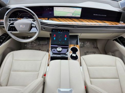 Used 2025 Cadillac Escalade Sport Platinum w/ LPO, Floor Liner Package image 10