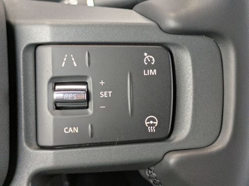 Certified 2023 Land Rover Defender 90 X-Dynamic SE image 17